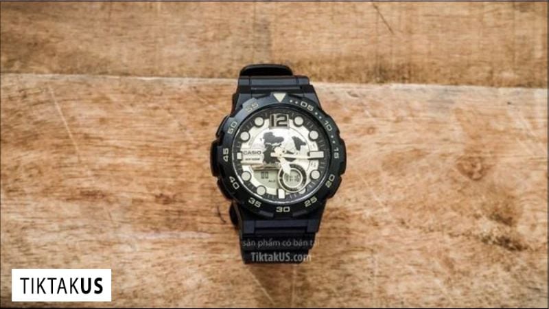 Casio AEQ-100BW-1BVCF là sự kết hợp hoàn hảo giữa phong cách thể thao và chức năng tiện dụng