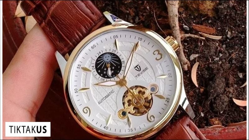 Tevise T820 mang đến phong cách lịch lãm, sang trọng với mặt số đơn giản, tinh tế