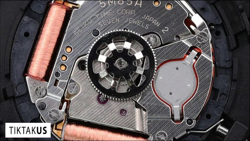 Kinetic Movement là một công nghệ độc đáo và tiên phong, được phát triển và đăng ký độc quyền bởi Seiko