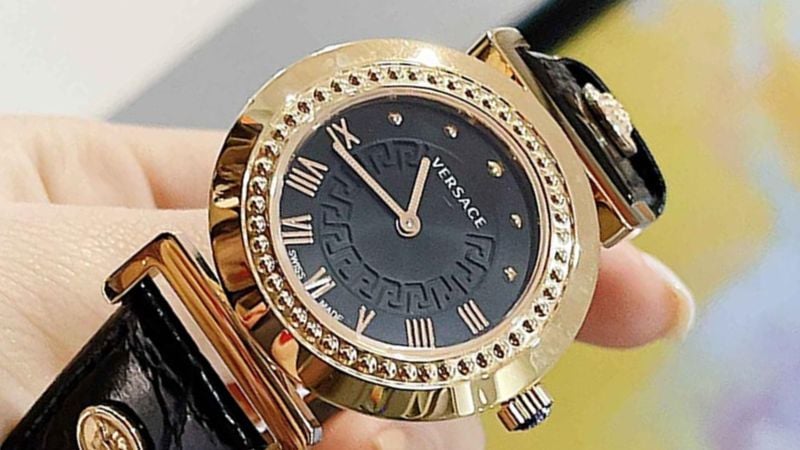 Núm vặn của đồng hồ Versace chính hãng có độ hoàn thiện cao