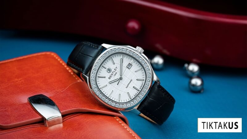 Đồng hồ Bentley được chế tác từ những chất liệu cao cấp nhất, thể hiện sự tinh tế và sang trọng