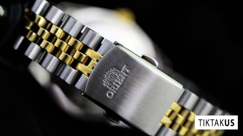 Nhận biết đồng hồ Orient chính hãng bằng cách kiểm tra dây đeo