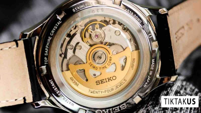 Seiko khởi đầu với hệ thống nhà máy Seikosha vào năm 1892, chuyên sản xuất và sửa chữa đồng hồ