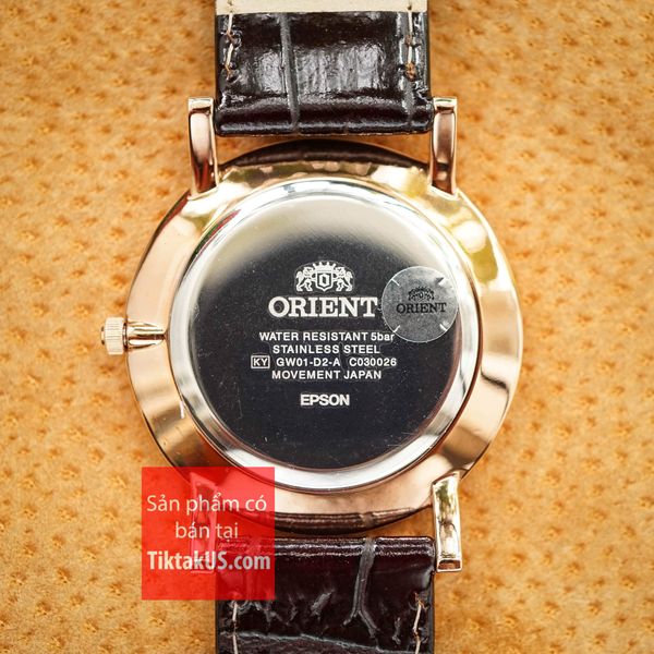 mặt sau nắp đáy đồng hồ  Orient FGW0100AW