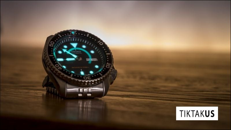 Mỗi loại chất liệu dạ quang (lume material type) có thành phần hóa học và cấu trúc khác nhau