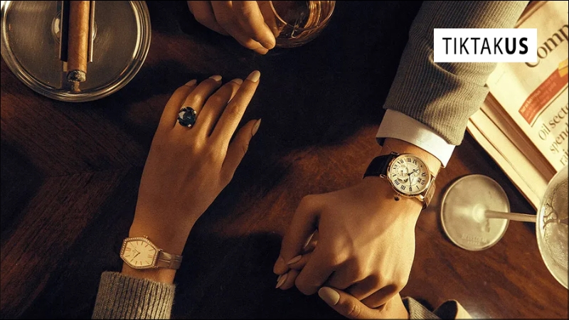 Nữ da ngăm nên ưu tiên đồng hồ kim loại màu vàng hồng (rose gold) hoặc vàng kim (gold)