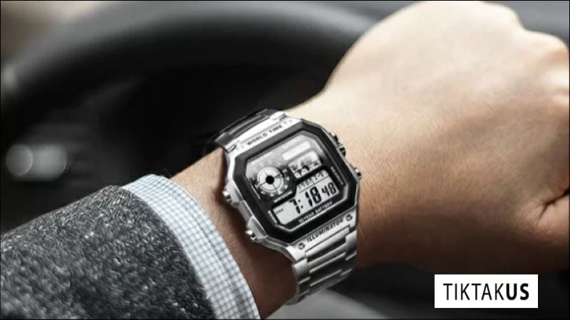 Bạn nên mang đồng hồ khi phát hiện bị sai đến trung tâm bảo hành