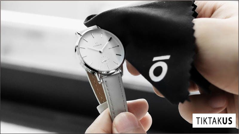 Những sai lầm cần tránh khi vệ sinh dây da đồng hồ