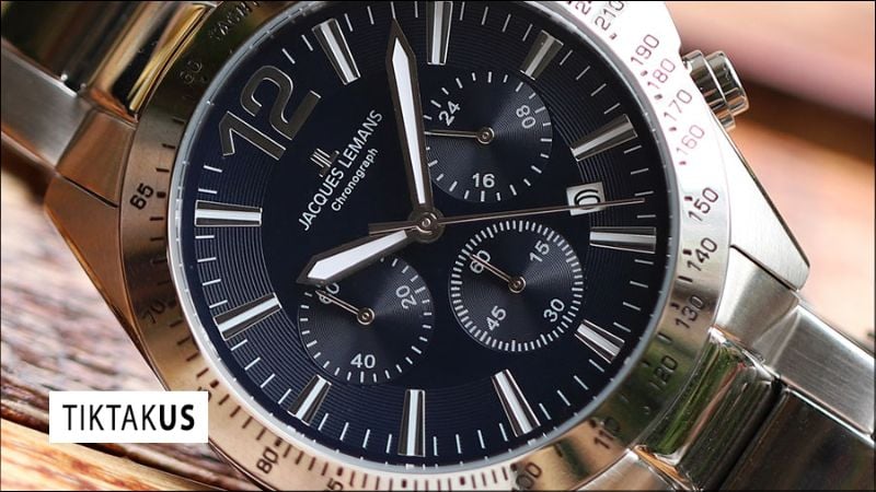 [Ảnh: Một bộ sản phẩm Jacques Lemans chính hãng đầy đủ hộp, thẻ bảo hành và sách hướng dẫn]