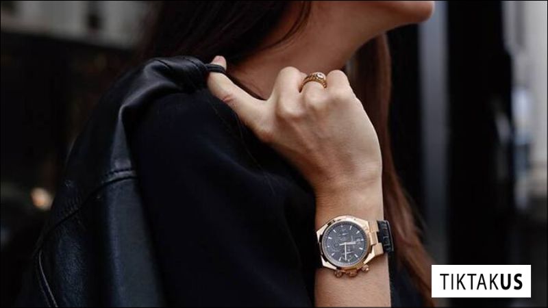 Lời khuyên chung là không nên đeo đồng hồ khi ngủ.