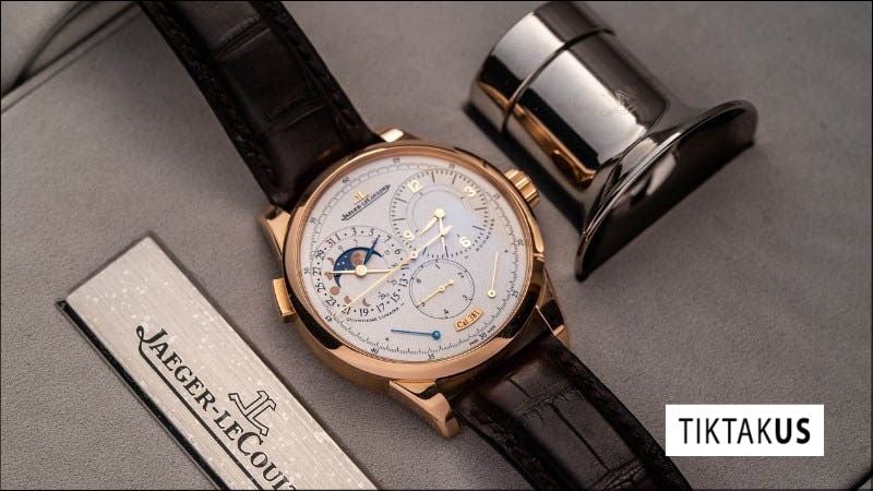 Đĩa xoay mặt trăng có hai hình mặt trăng đối xứng để đảm bảo hiển thị liên tục