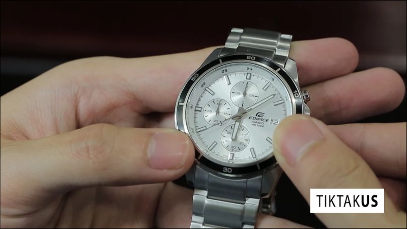 Tại sao kim giây lớn trên đồng hồ Casio 6 kim của tôi không chạy?