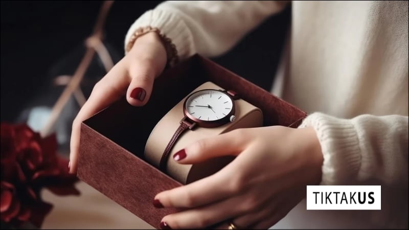 Đồng hồ là biểu tượng của thời gian tuần hoàn