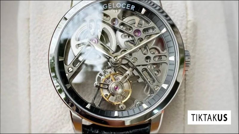 Bộ máy (movement - cơ cấu truyền động bên trong) được ví như trái tim của đồng hồ