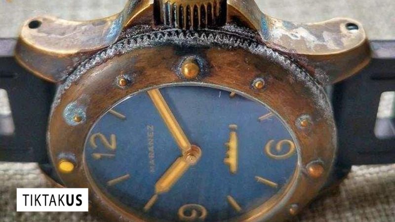 Hiện tượng oxy hóa trên đồng hồ đồng