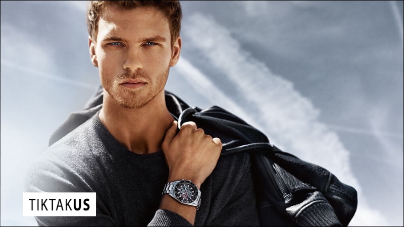 Nếu bạn thuận tay trái, việc đeo đồng hồ ở cổ tay phải sẽ mang lại sự thuận tiện