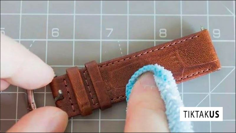 Cách vệ sinh dây da đồng hồ trơn (Smooth Leather: da bò, da bê, da cừu...)