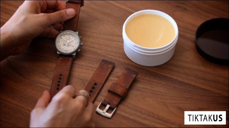 Mục đích của bước này là loại bỏ bụi, cát, và các mảnh vụn khô bám trên bề mặt trước khi làm ướt dây