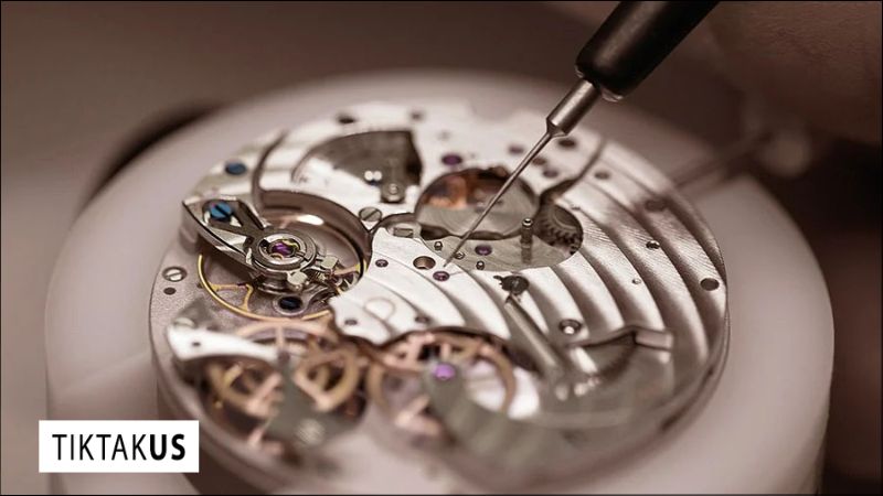 Dấu hiệu và thời điểm cần lau dầu cho đồng hồ quartz