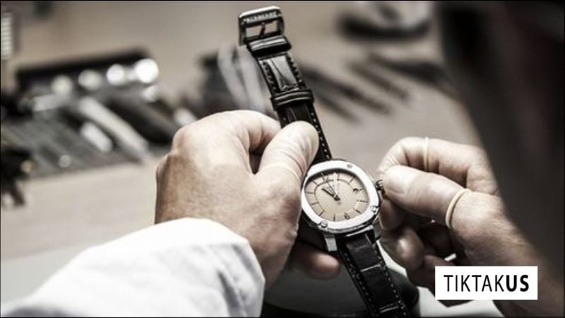 Vệ sinh đồng hồ thường xuyên – giữ vẻ sáng bóng và hạn chế vi khuẩn