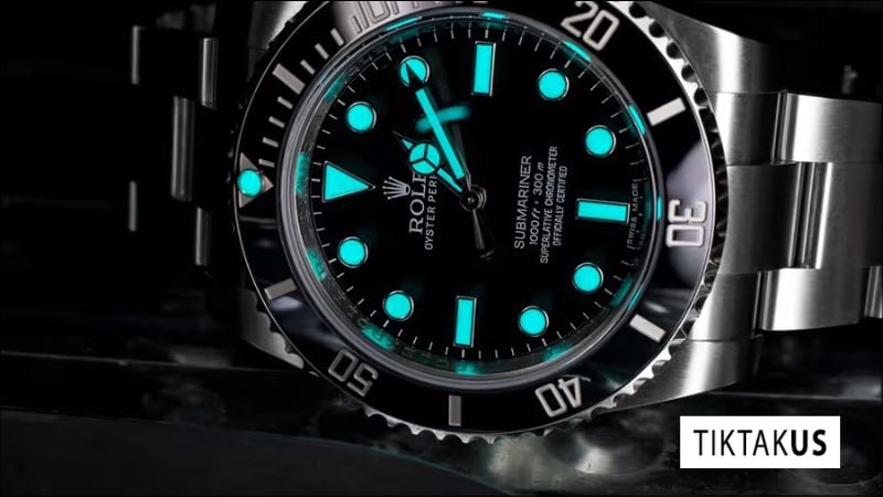 Super-LumiNova (thường gặp trên đồng hồ Thụy Sĩ và nhiều hãng khác)