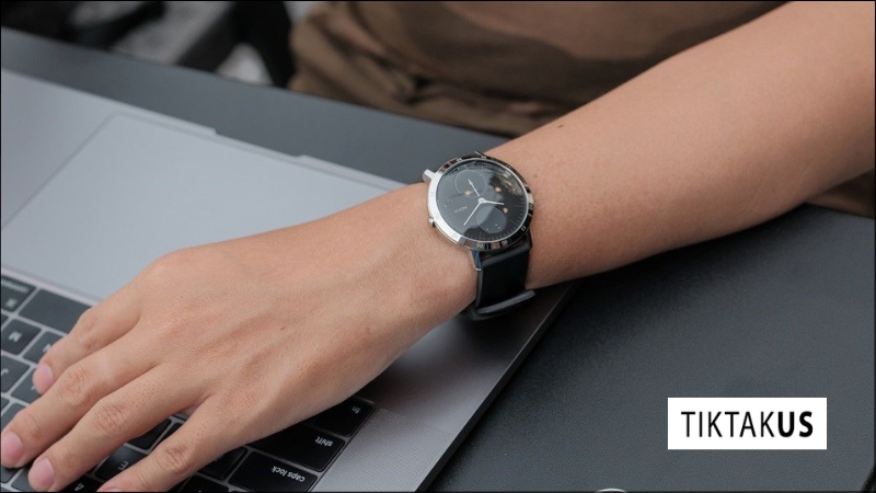 Thiết kế kinh điển, sang trọng, không bao giờ lỗi mốt và rất dễ phối đồ.