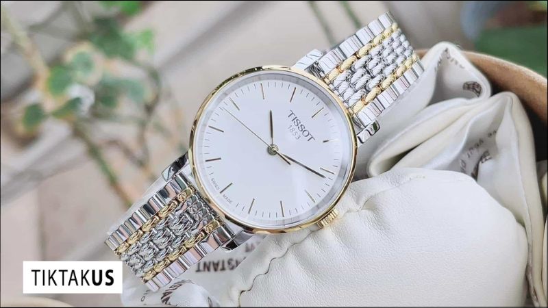 Tissot Everytime&nbsp;với thiết kế tối giản, thanh lịch, mặt số đa dạng màu sắc, phù hợp với mọi giới tính và phong cách