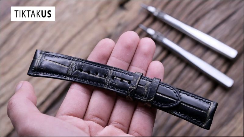 Vệ sinh dây da đồng hồ đặc biệt (da cá sấu, da đà điểu, da kỳ đà...)