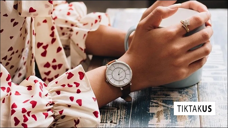 Người da ngăm hoàn toàn có thể đeo đồng hồ mặt trắng