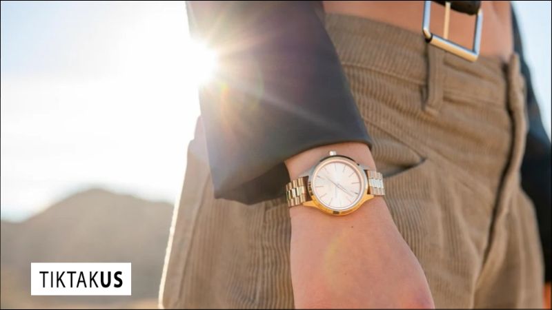 Đồng hồ năng lượng mặt trời, hay Solar watch, là loại đồng hồ sử dụng ánh sáng làm nguồn năng lượng chính