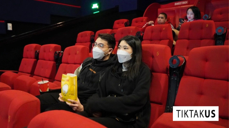 Tặng nhau thời gian thư giãn bằng việc đi xem phim