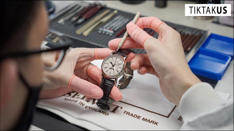 Đồng hồ cơ khí thường có chi phí sửa chữa cao hơn đồng hồ quartz.