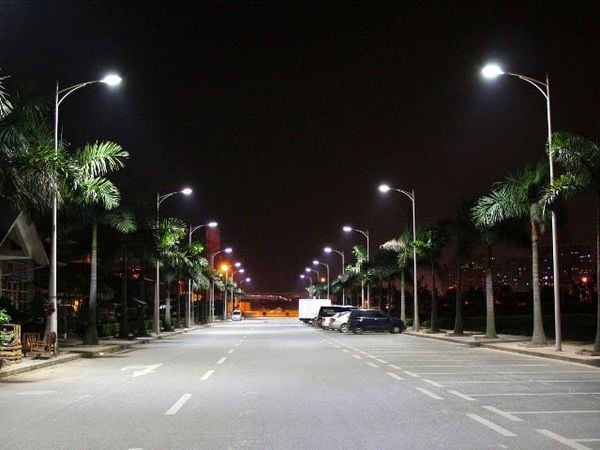 Đèn led chiếu sáng đường phố về đêm