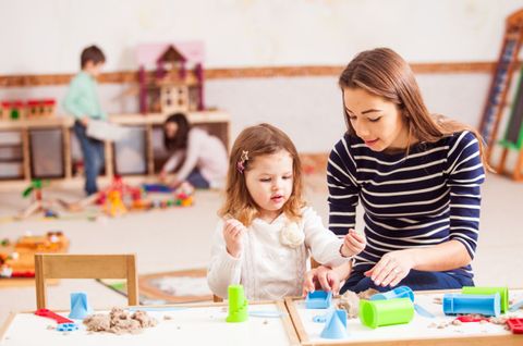Có nên học nghề giáo viên mầm non Montessori không?
