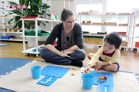 Tuyệt chiêu lựa chọn giáo cụ Montessori cho trẻ mầm non đạt chuẩn