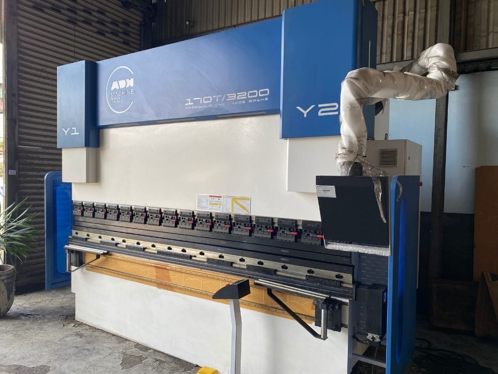 Công dụng của máy chấn CNC