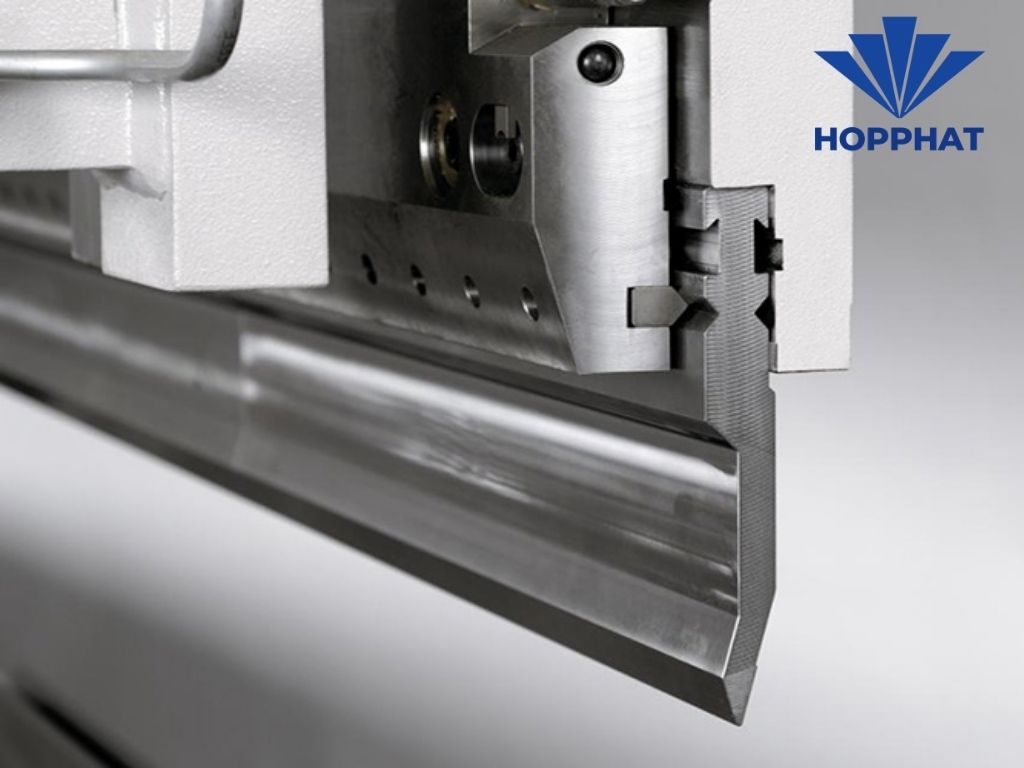 Hướng dẫn lựa chọn máy chấn CNC: Cấu tạo, chức năng và ưu điểm vượt trội