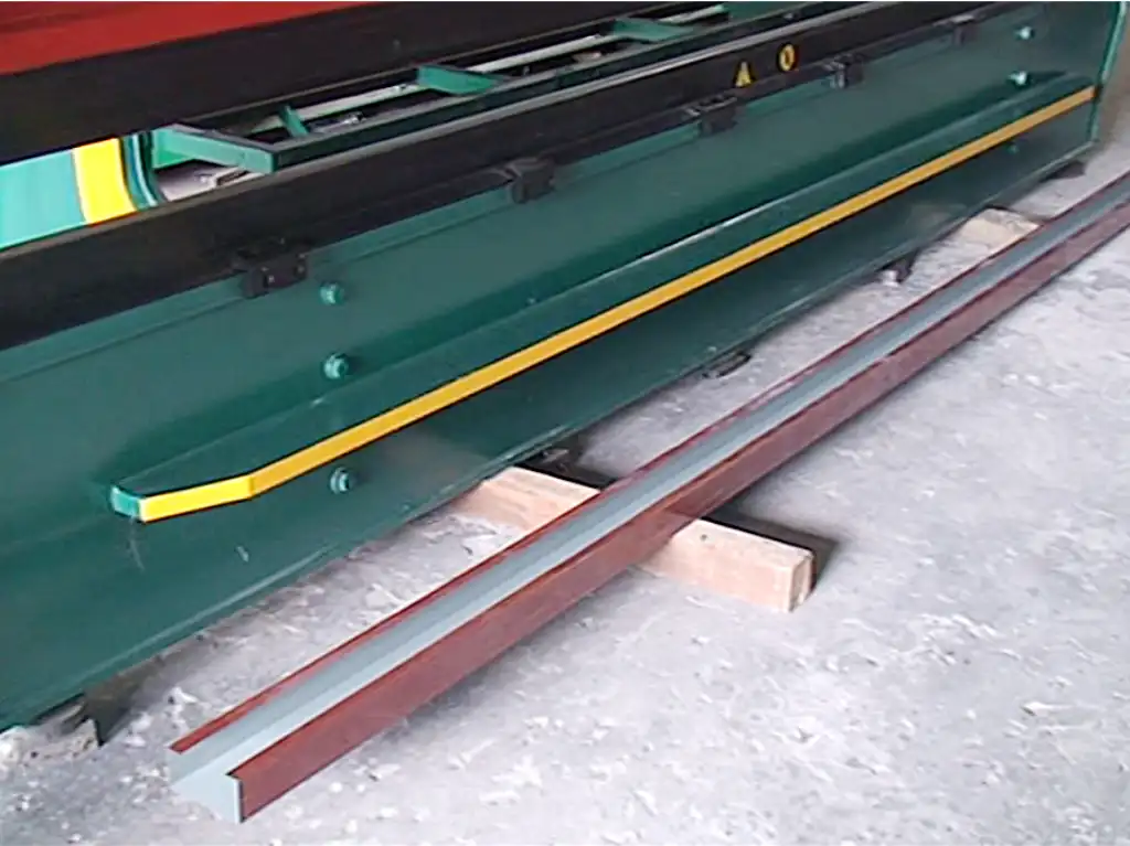 Ứng dụng máy chấn trong ngành xây dựng