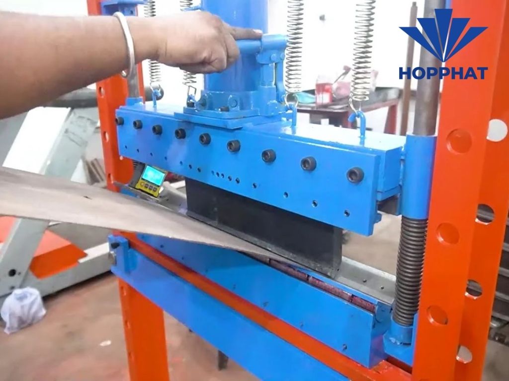 Máy chấn tôn có công dụng như thế nào
