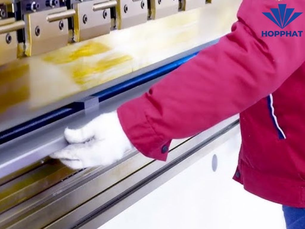 Nguyên lý hoạt động và các loại máy chấn tôn phổ biến