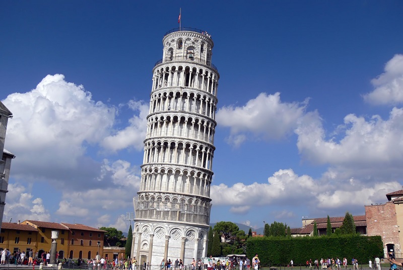 Tháp nghiêng Pisa Ý nhìn từ xa
