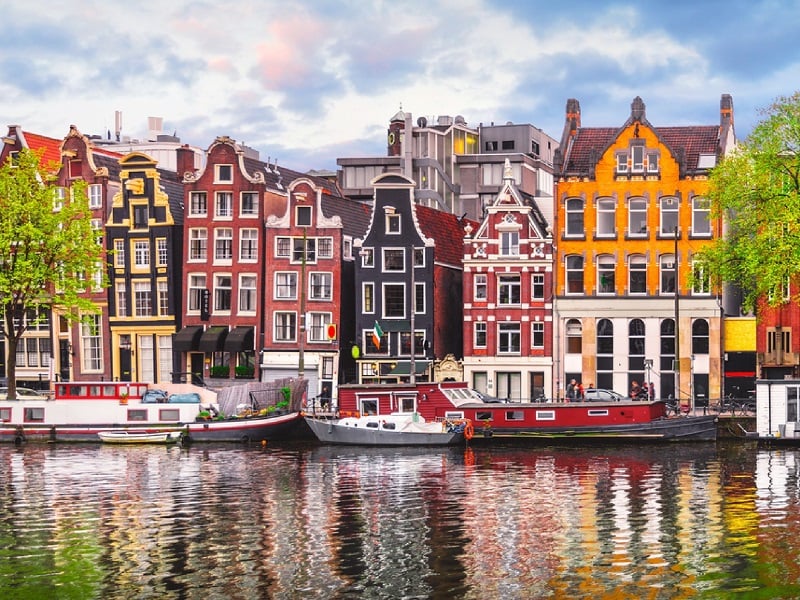Những ngôi nhà nhiều màu sắc nổi bật ở Amsterdam, Hà Lan