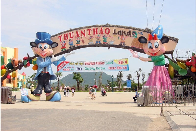 Cổng chào khu du lịch Thuận Thảo Phú Yên