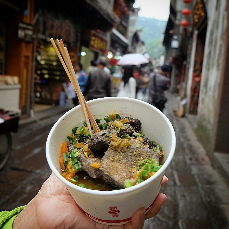 Món đậu phụ thối được bán trên đường phố Trung Quốc