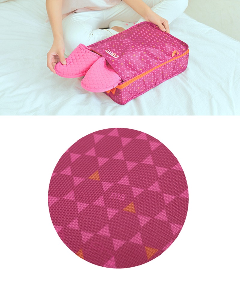 Cận cảnh chất liệu của túi đựng giày 2 ngăn Msquare Formal màu hồng