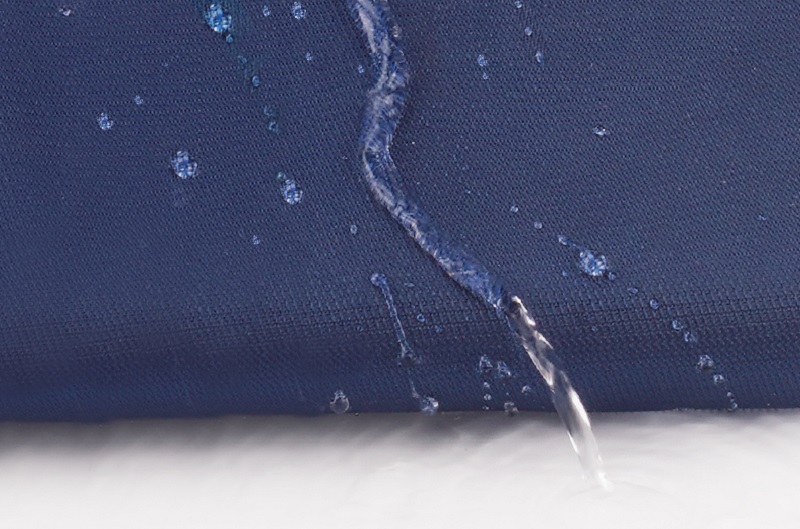 Cận cảnh chất liệu Polyester chống thấm nước của túi đựng quần áo cỡ lớn Msquare Foldable