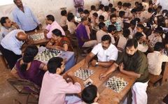 Ngôi làng chơi cờ để cai nghiện rượu ở Ấn Độ