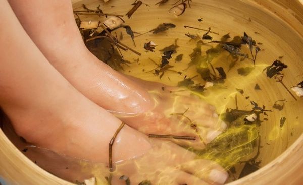 mẹo chống mùi hôi chân
