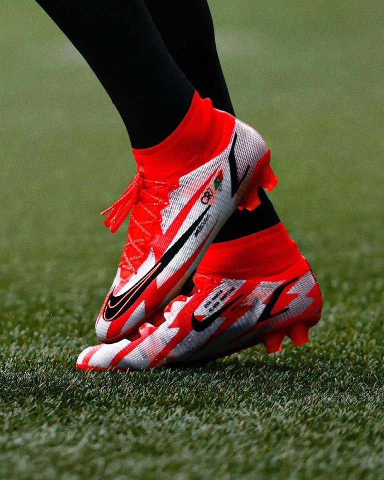 Giới thiệu giày đá bóng Nike Mercurial ‘Spark Positivity’