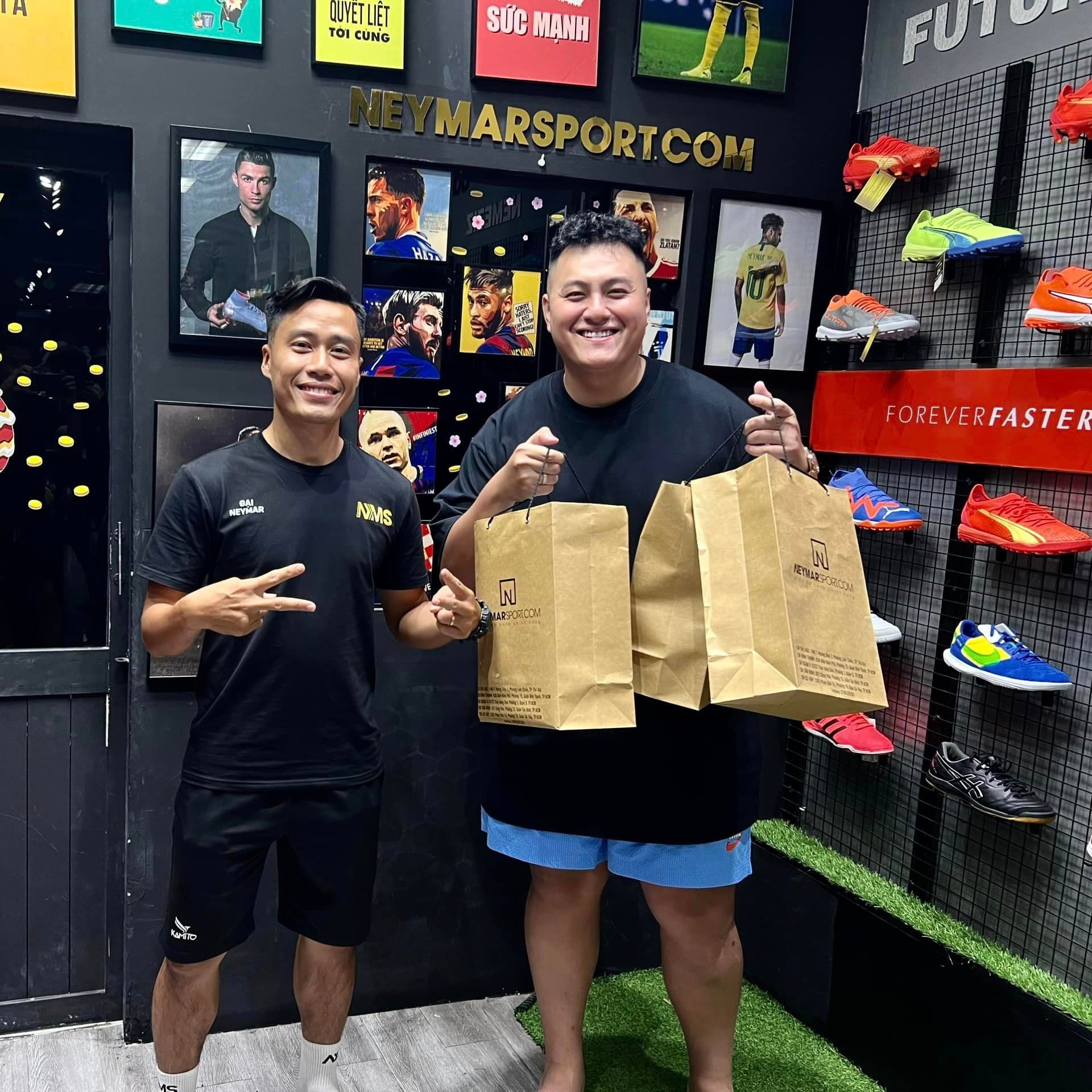 Fabo Nguyễn mua giày đá banh chính hãng tại Neymarsport